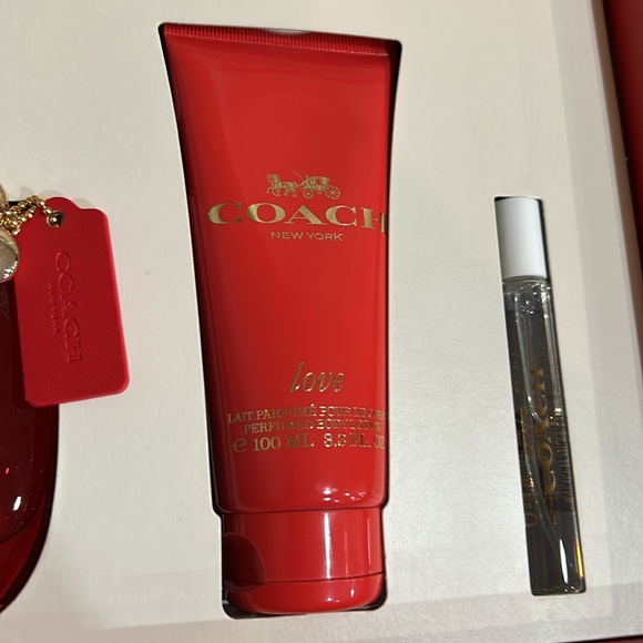 COACH 4-Pc. Love Eau de Parfum Gift Set - Picture 7 of 10